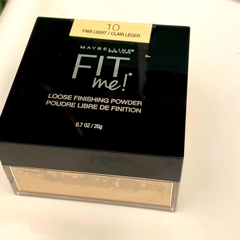 Maybelline Fit Me! Loose finishing powder in shade 10 Fair Light